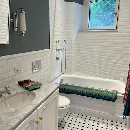 Luxury In In A 5 Bed Front Σπίτι διακοπών Valmadrera
