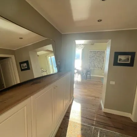 Luxury In In A 5 Bed Front Σπίτι διακοπών
