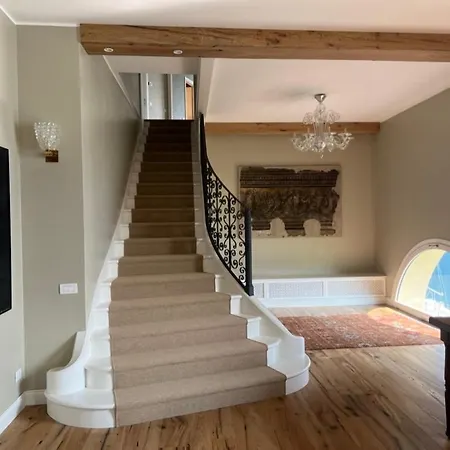 بيت للعطل Luxury In In A 5 Bed Front فالمادريرا