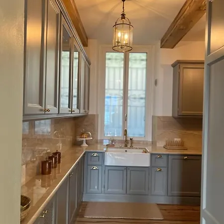 Luxury In In A 5 Bed Front Σπίτι διακοπών