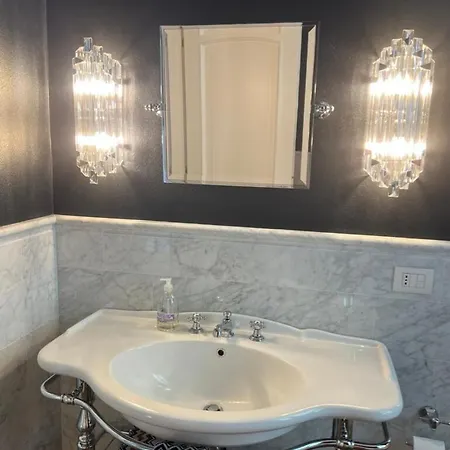 Luxury In In A 5 Bed Front Hébergement de vacances *
