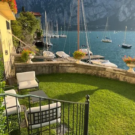 Luxury In In A 5 Bed Front Hébergement de vacances *